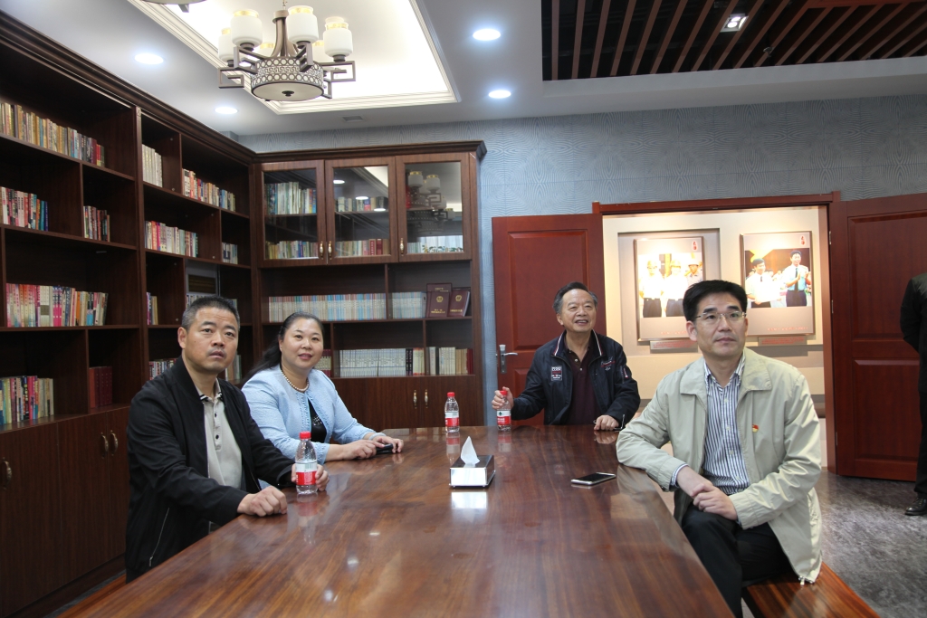 2019年10月11日，連云港市退役軍人事務(wù)局王永仕局長一行到1號樓參觀展館